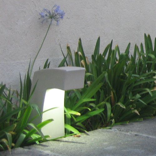 Ejemplo de lampara para pasillos de exterior