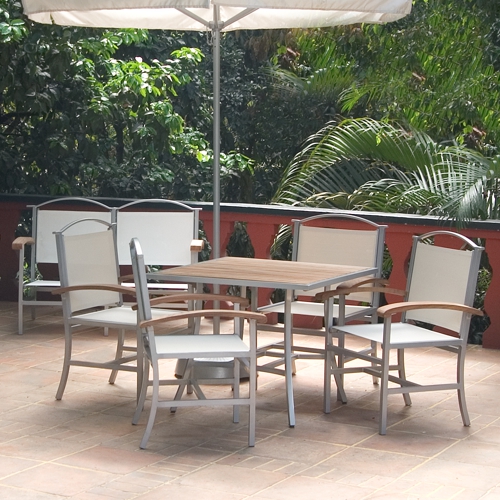 Comedor de jardin en una terraza fabricado de aluminio con tela malla modelo Marsella
