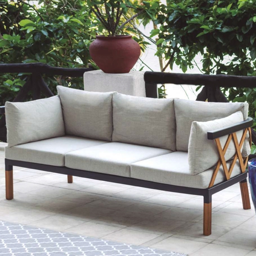 Sofa de 3 plazas para jardin de la colección Soto de Hector Esrawe para Zavotti