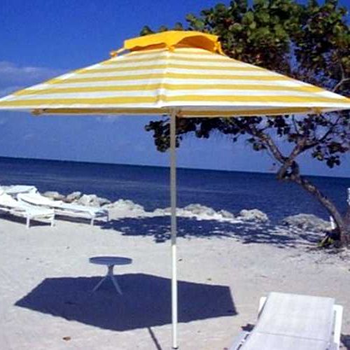 Sombrilla en la playa modelo Manasota